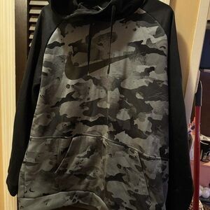 Nike Men's Black and Gray Camo Hoodie